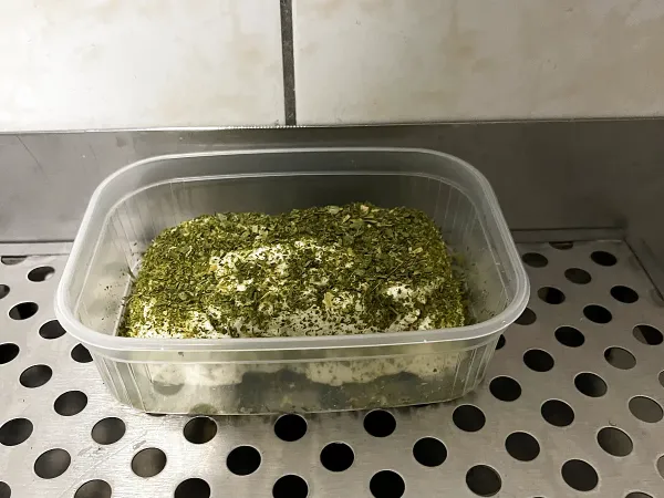 Zöldfűszeres kecskesajt lágy kecskesajt